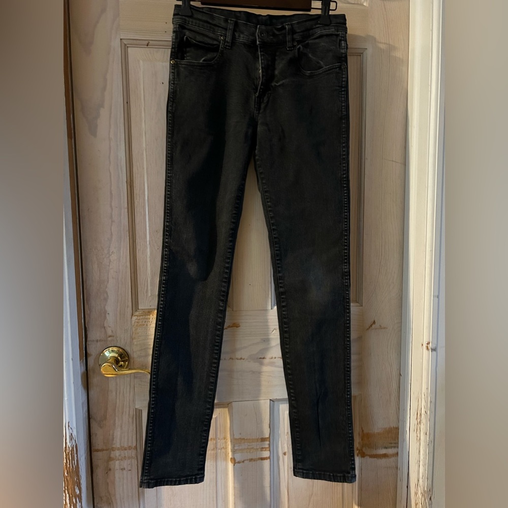 Dr. Denim Skinny Jeans in Faded Black Denim. Women’s size 31 X 32